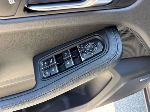 Certified 2025 Porsche Macan AWD/4WD image 20
