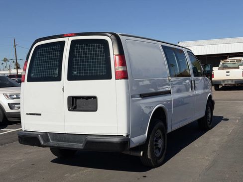 Used 2017 Chevrolet Express 2500 image 12