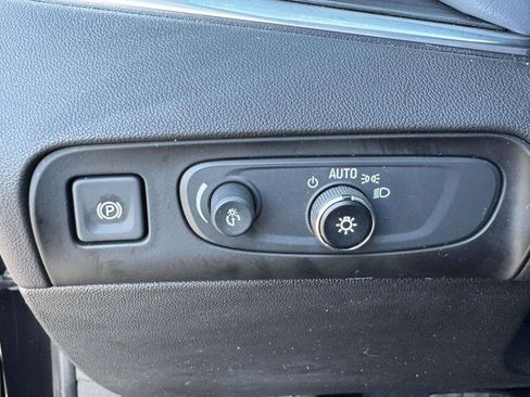 Used 2020 Buick Enclave Essence AWD/4WD image 29