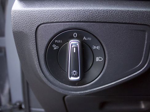 Used 2020 Volkswagen Atlas Cross Sport SE image 14