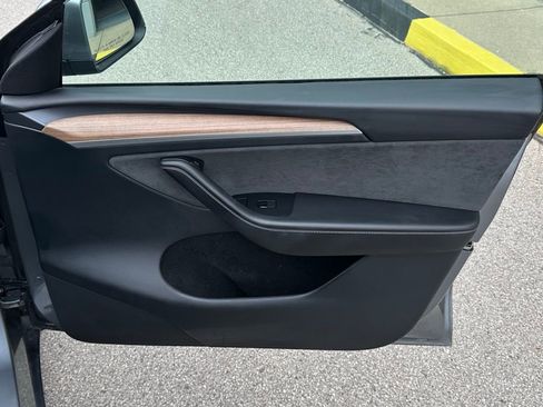 Used 2024 Tesla Model Y Long Range image 31