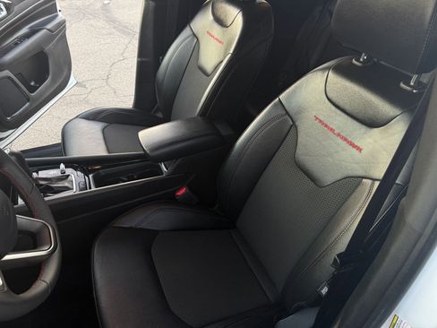 Used 2025 Jeep Compass Trailhawk image 39