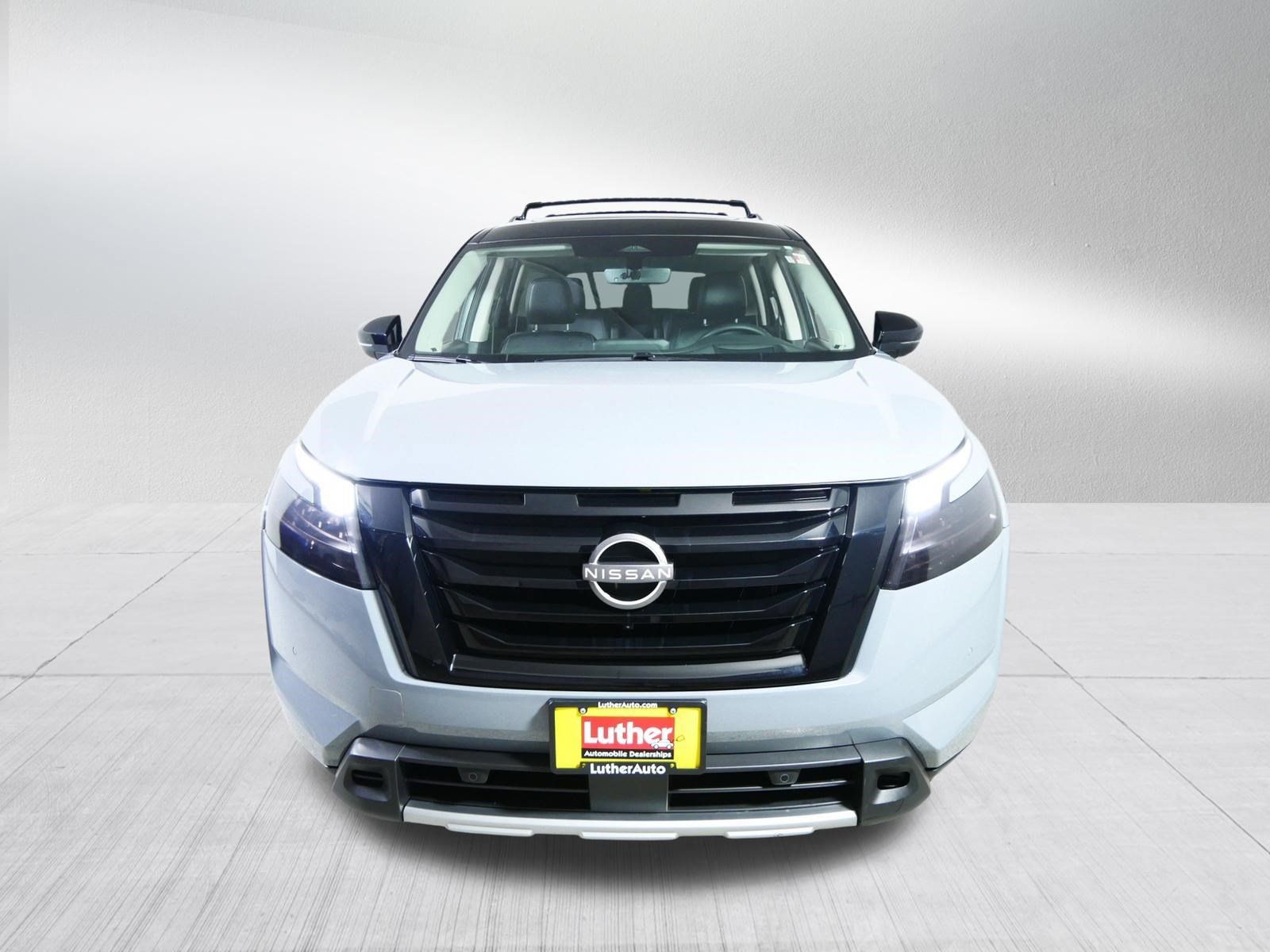Used 2024 Nissan Pathfinder Platinum w/ Lighting Package (N93) AWD/4WD image 2