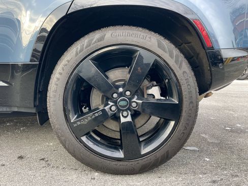 Certified 2024 Land Rover Defender 110 X-Dynamic SE image 10