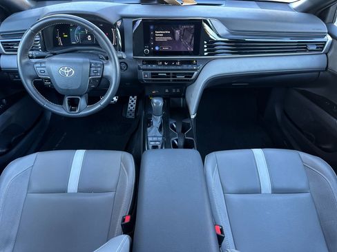 Used 2025 Toyota Camry SE image 12