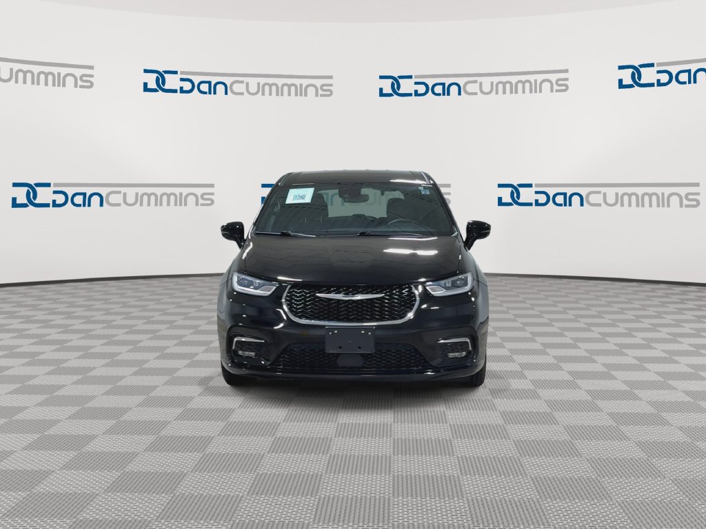 Used 2025 Chrysler Pacifica Select FWD image 3