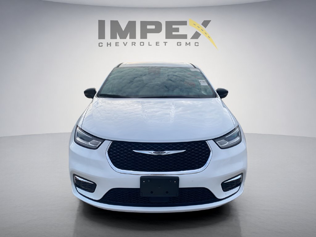 Used 2024 Chrysler Pacifica Limited FWD image 8