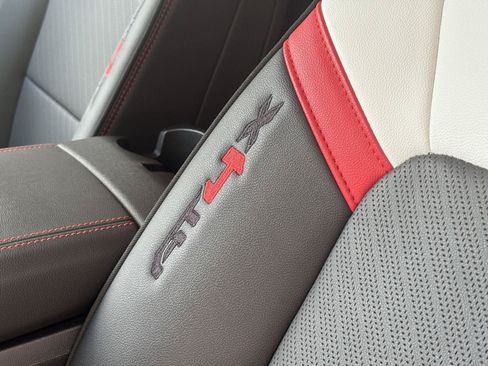 Used 2024 GMC Canyon AT4X AWD/4WD image 12