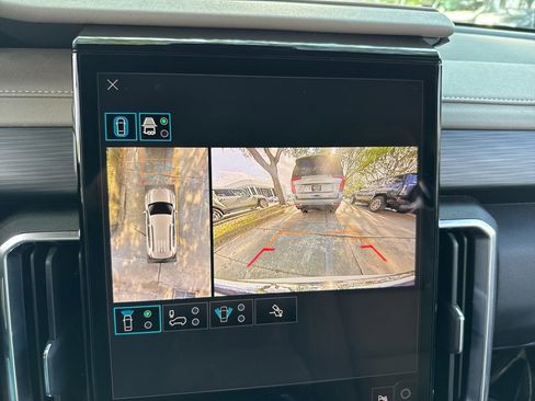 Used 2026 GMC Acadia Elevation w/ Elevation Premium Package FWD image 36