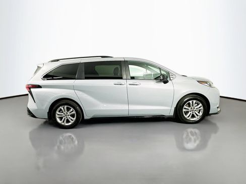 Used 2023 Toyota Sienna XSE w/ XSE Plus Package AWD/4WD image 8