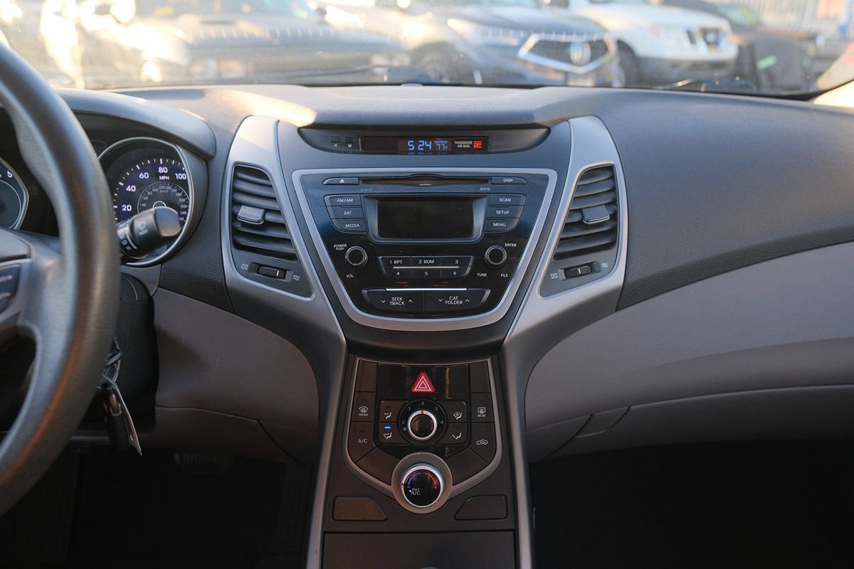 Used 2015 Hyundai Elantra SE FWD image 15
