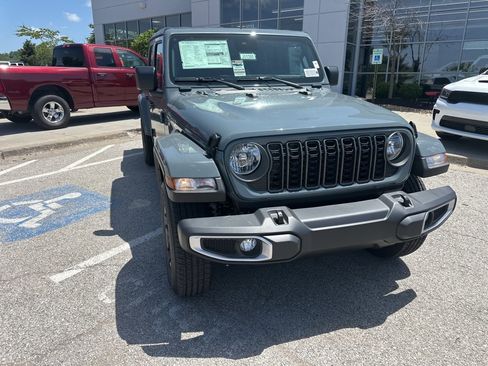New 2025 Jeep Gladiator Sport image 8