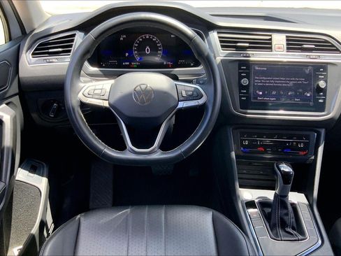 Used 2024 Volkswagen Tiguan SE FWD image 5