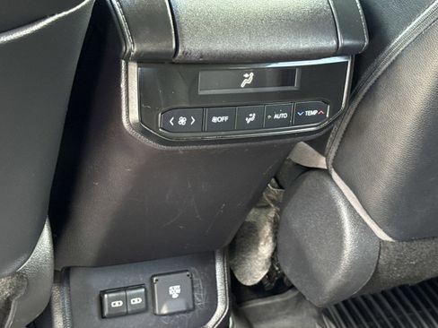 Used 2022 Toyota Highlander Limited FWD image 18