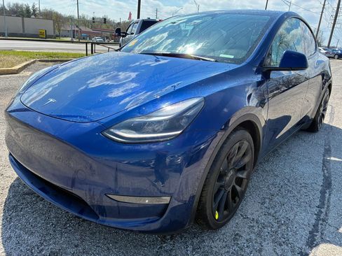 Used 2023 Tesla Model Y Performance image 2