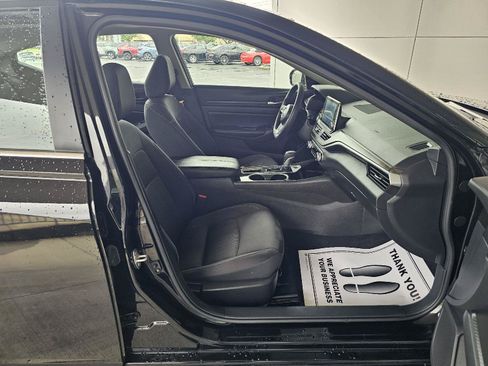 Used 2024 Nissan Altima 2.5 SV FWD image 12