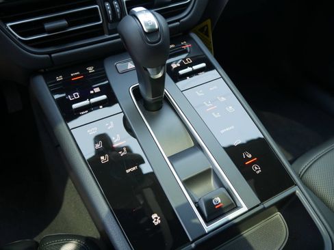 New 2026 Porsche Macan AWD/4WD image 38
