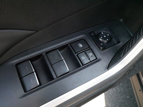 Used 2022 Toyota RAV4 XLE w/ Convenience Package AWD/4WD image 19