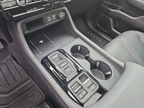 Used 2025 Honda Pilot Touring image 29