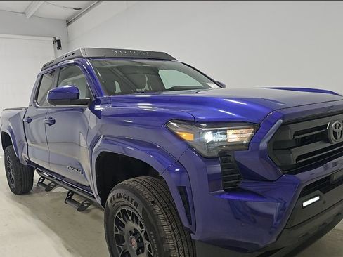 Used 2025 Toyota Tacoma SR5 image 2