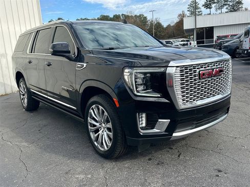 Used 2021 GMC Yukon XL Denali w/ Denali Premium Package image 4