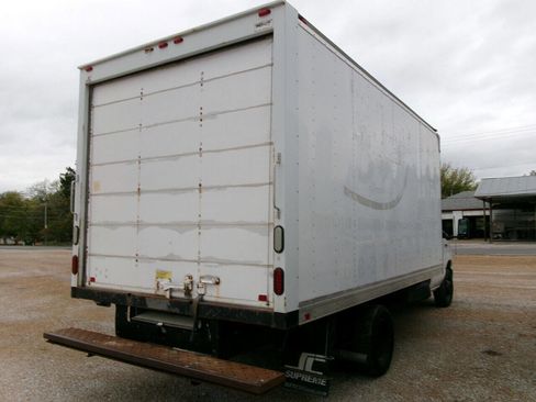 Used 2015 Ford E-350 and Econoline 350 Super Duty image 8