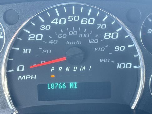Used 2024 Chevrolet Express 2500 w/ Driver Convenience Package RWD image 11