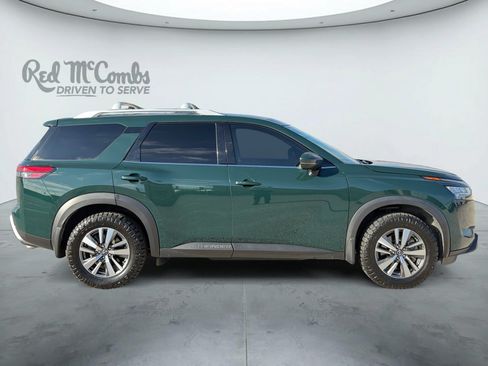 Used 2024 Nissan Pathfinder SL w/ Black Appearance Package FWD image 4