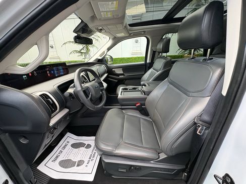 Used 2025 Ford Expedition Max Active AWD/4WD image 16