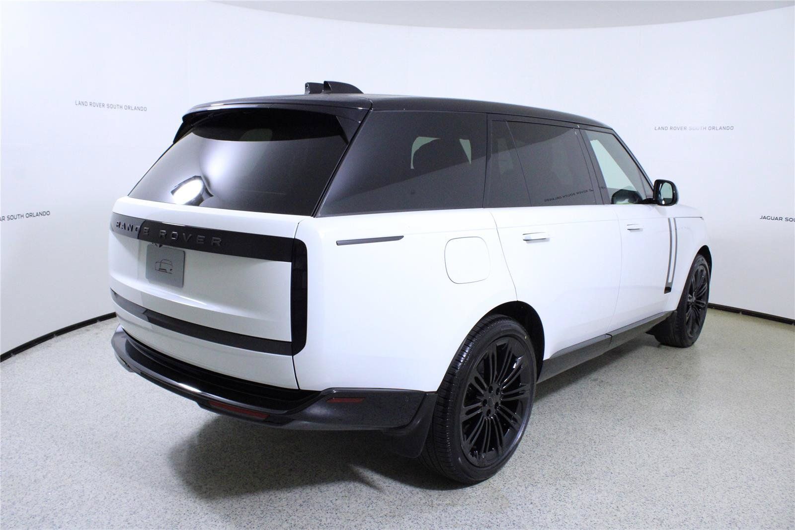 New 2026 Land Rover Range Rover Long Wheelbase SE AWD/4WD image 7