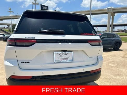 Used 2024 Jeep Grand Cherokee Altitude AWD/4WD image 7