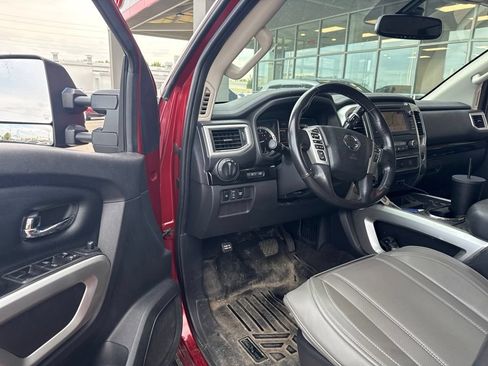 Used 2019 Nissan Titan SV w/ SV Convenience Package AWD/4WD image 17