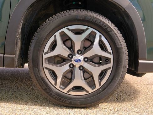 Used 2024 Subaru Forester Premium image 41