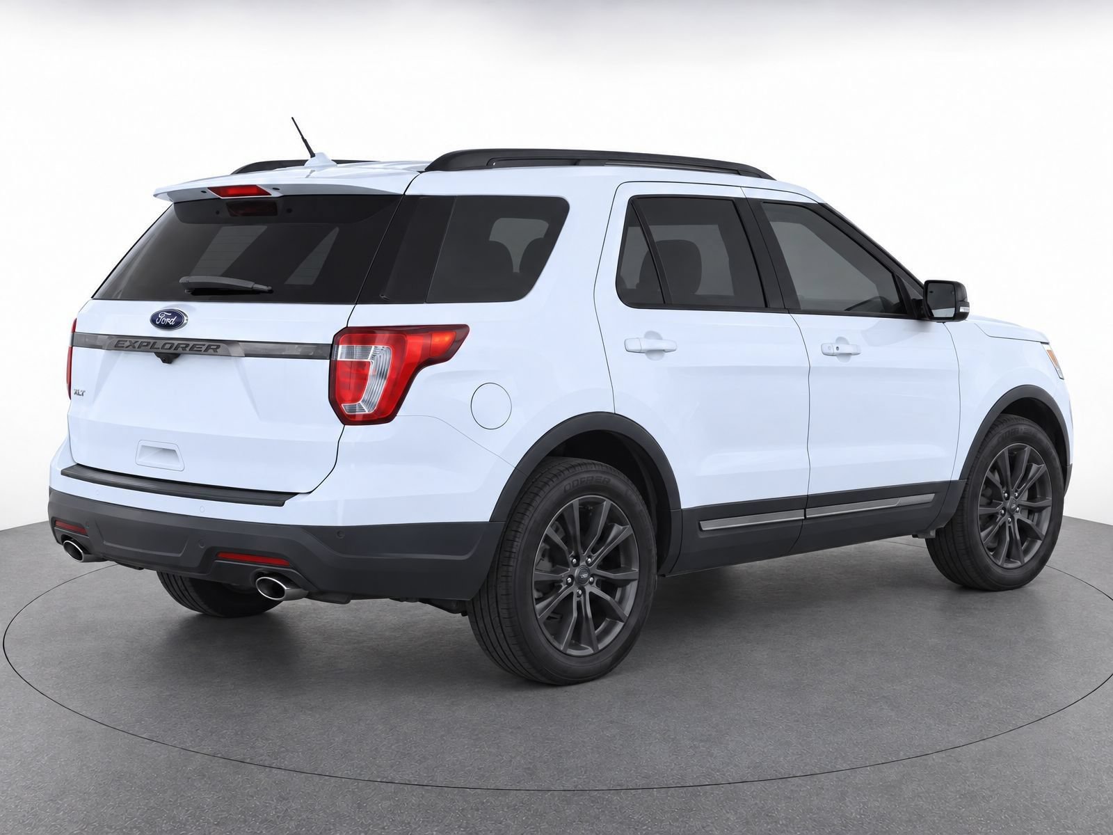 Used 2018 Ford Explorer XLT w/ Equipment Group 202A FWD image 8