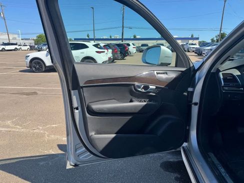 Used 2019 Volvo XC90 T6 Momentum w/ Protection Package Premier AWD/4WD image 17