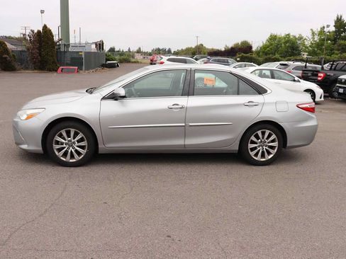 Used 2017 Toyota Camry XLE w/ Moonroof Package FWD image 8