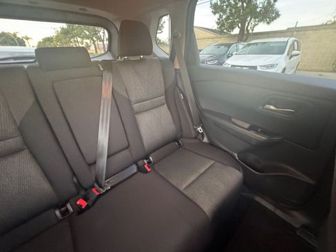 Used 2025 Nissan Rogue SV image 39