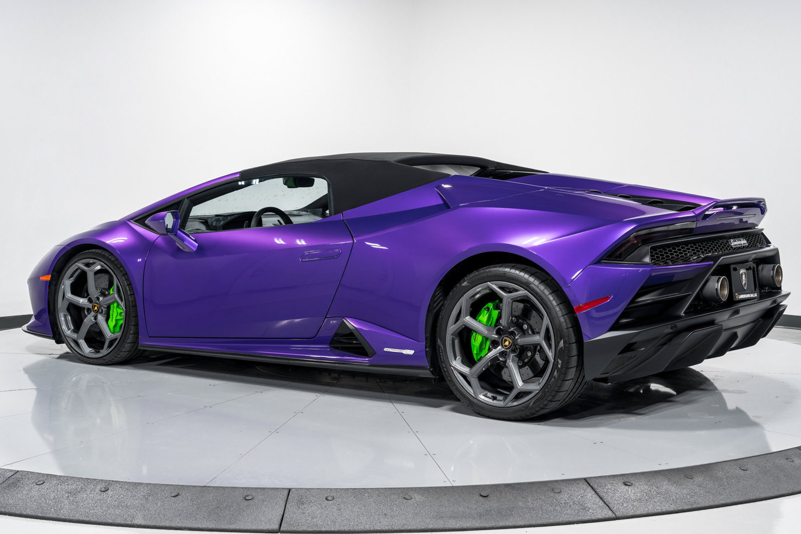 Used 2023 Lamborghini Huracan EVO RWD image 43