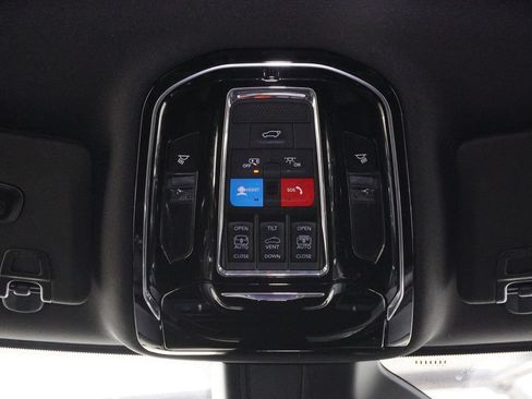 Used 2024 Jeep Grand Cherokee Overland w/ Luxury Tech Group IV AWD/4WD image 25