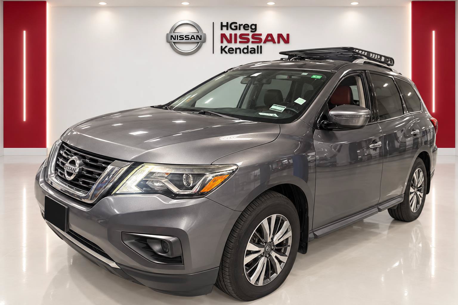 Used 2018 Nissan Pathfinder S FWD image 3