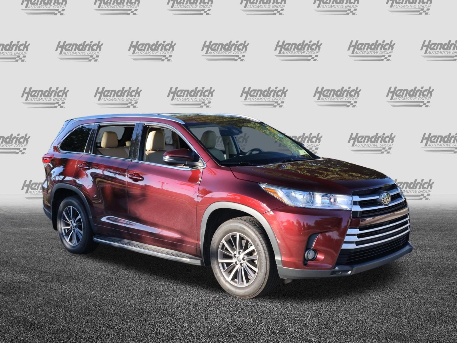 Used 2017 Toyota Highlander XLE AWD/4WD image 2