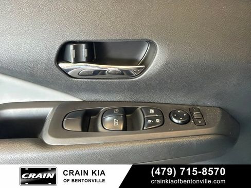 Used 2022 Nissan Kicks SR w/ Premium Package FWD image 17