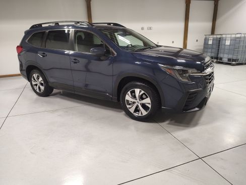 Used 2024 Subaru Ascent Premium w/ Convenience Package AWD/4WD image 2