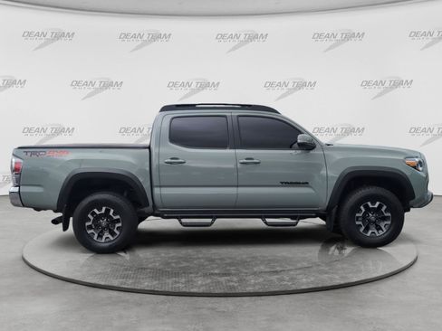 Used 2022 Toyota Tacoma TRD Off-Road AWD/4WD image 8
