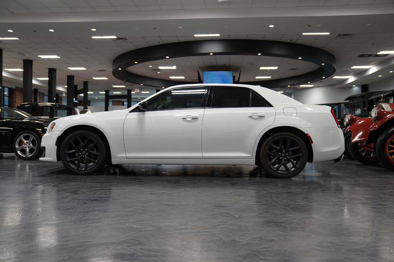 Used 2023 Chrysler 300 Touring w/ Sport Appearance Package RWD image 6