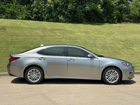 Used 2016 Lexus ES 350 w/ Premium Package w/Wood Trim FWD image 8