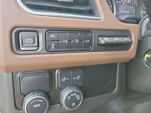 Used 2021 Chevrolet Suburban High Country image 34