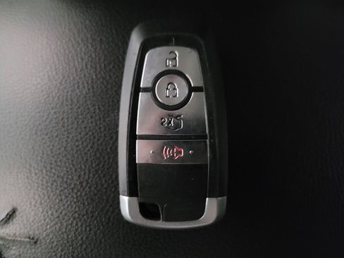 Used 2017 Ford Fusion SE FWD image 32