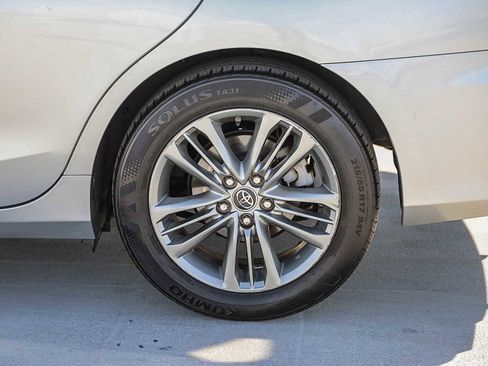 Used 2015 Toyota Camry SE image 11