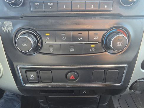 Used 2018 Nissan Titan SV image 20